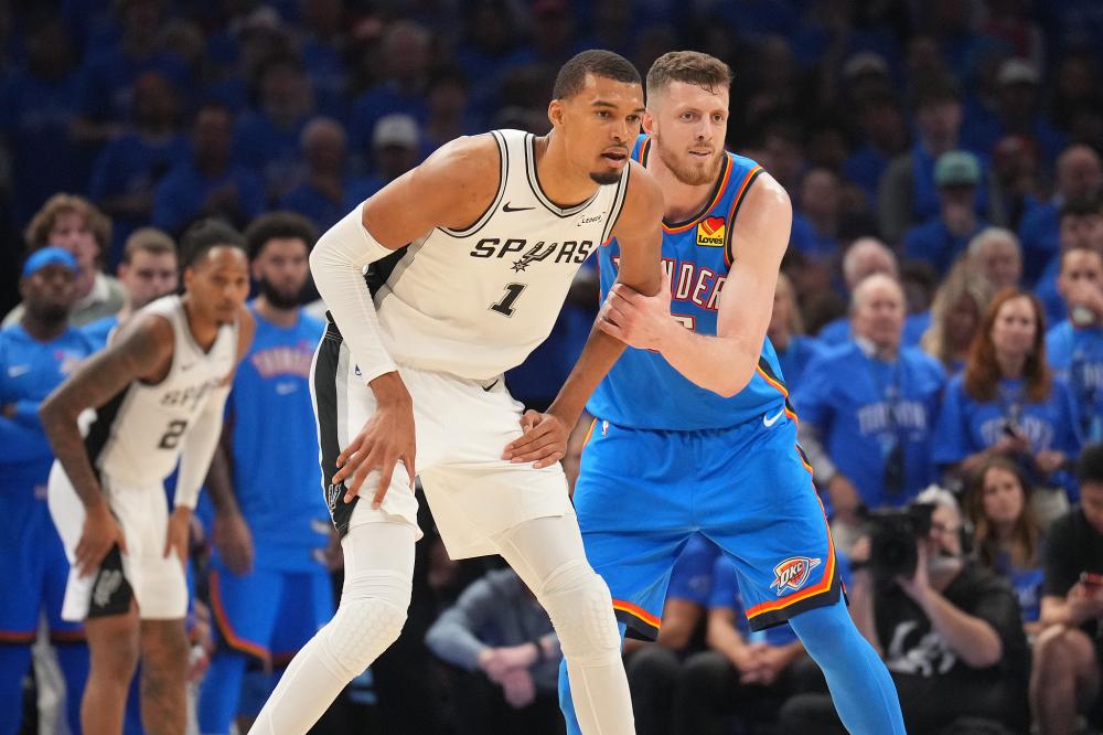 NBA罚款风波 庄神动作萨格斯扔牙套各被罚两万五千美元